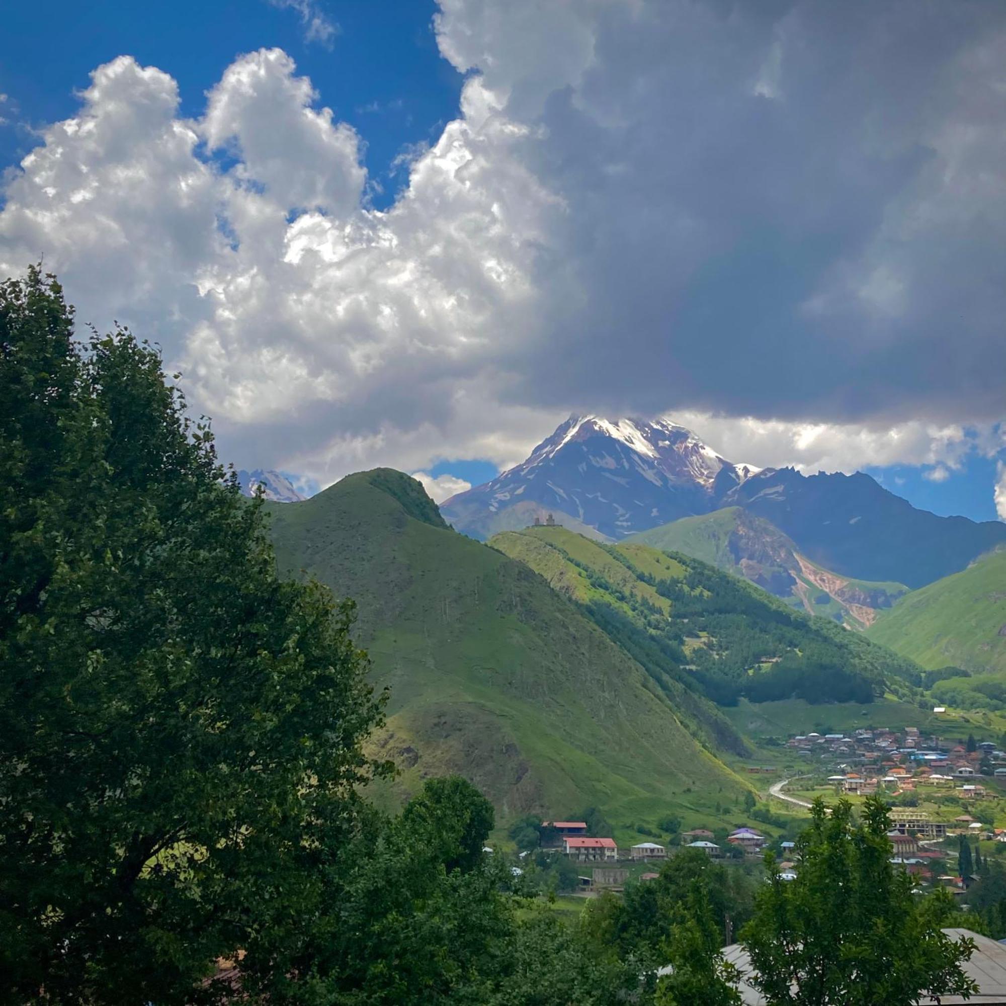 Bed and Breakfast Mountain Heart Kazbegi Esterno foto