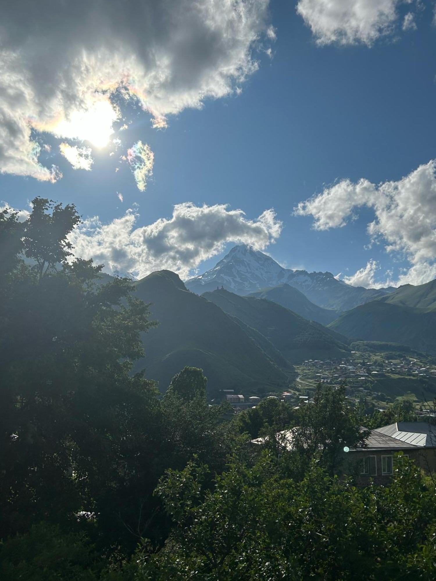 Bed and Breakfast Mountain Heart Kazbegi Esterno foto