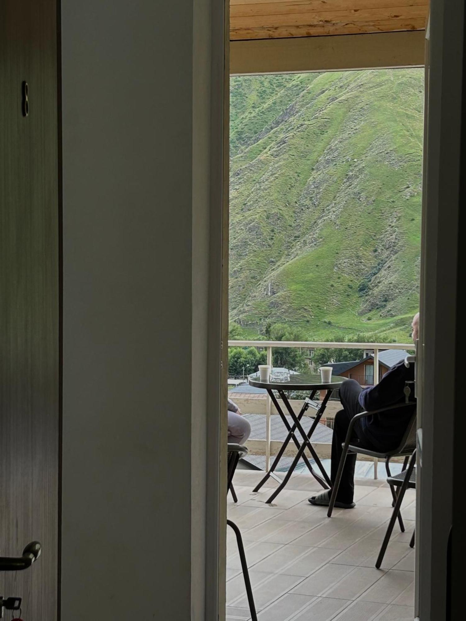 Bed and Breakfast Mountain Heart Kazbegi Esterno foto